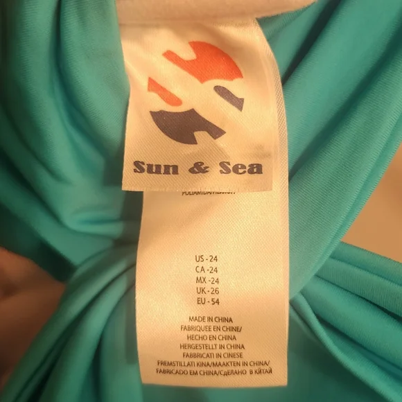 Women's Plus size floral bathing suit - Picture 3 of 5